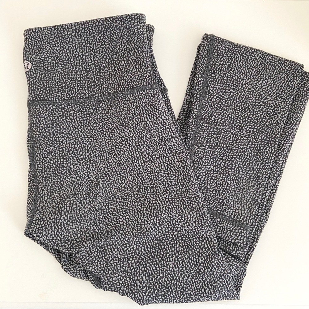 LULULEMON WUNDER UNDER SIZE 4